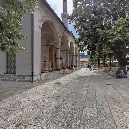 Apartman Dzan شقة